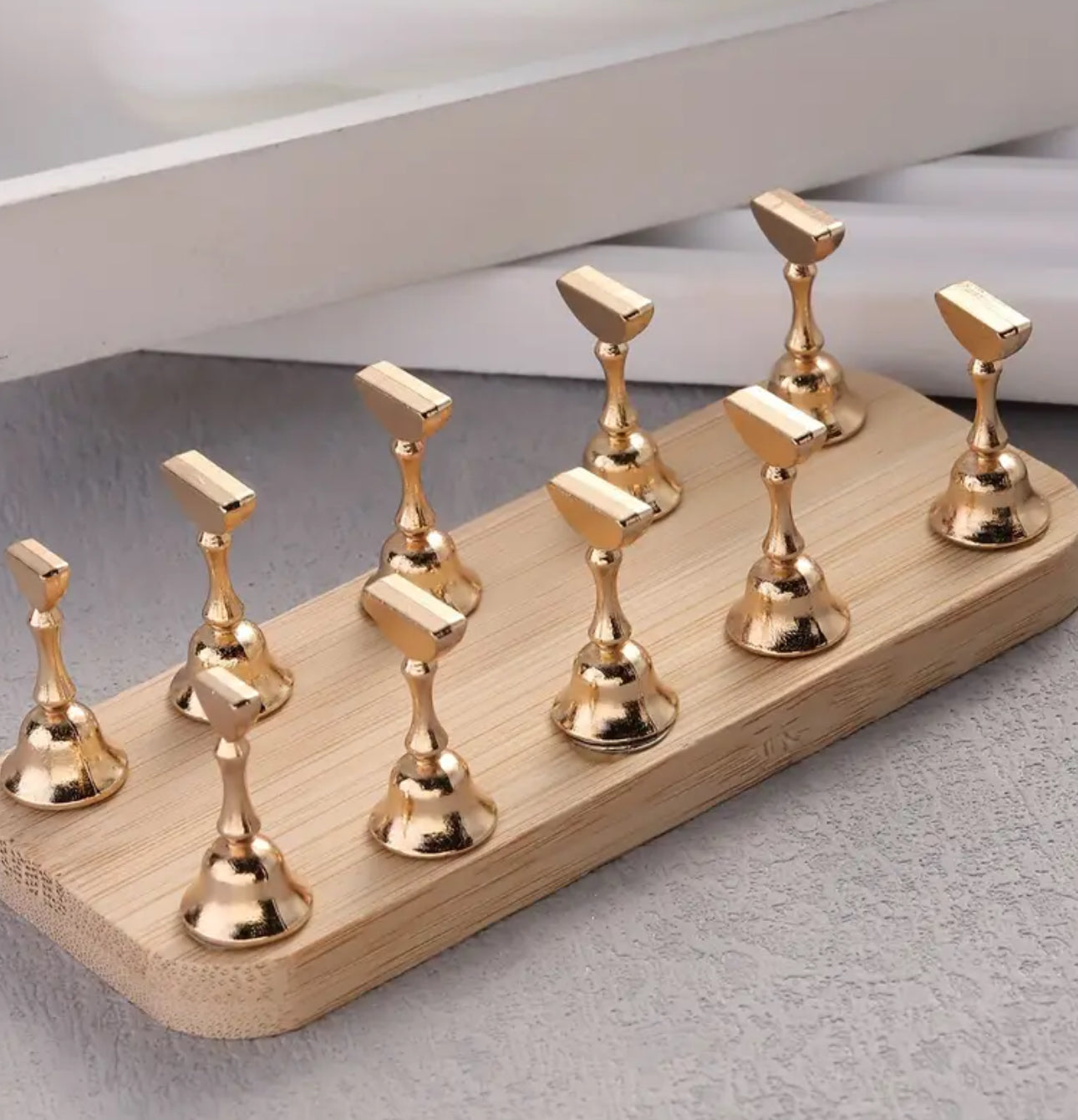 Support Press On Nails en bois